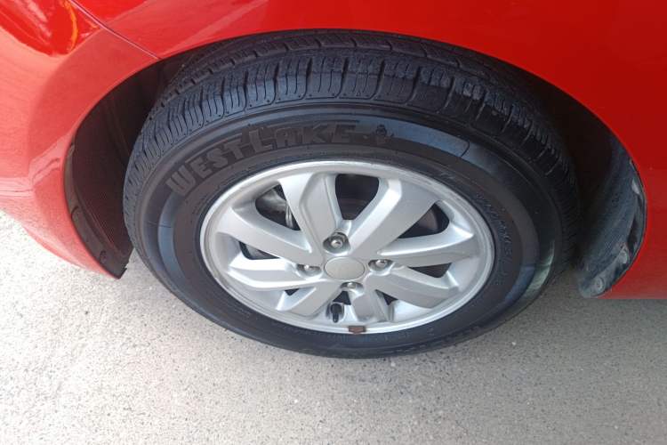 Used Kia K2 2015 Sedan 1.4L Automatic GLS Left Front Wheel Hub