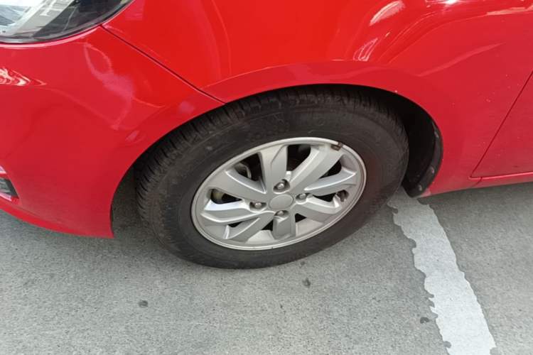Used Kia K2 2015 Sedan 1.4L MT GLS Left Front Wheel Hub