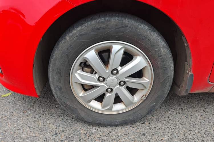 Used Kia K2 2015 Sedan 1.4L MT GLS Left Front Wheel Hub