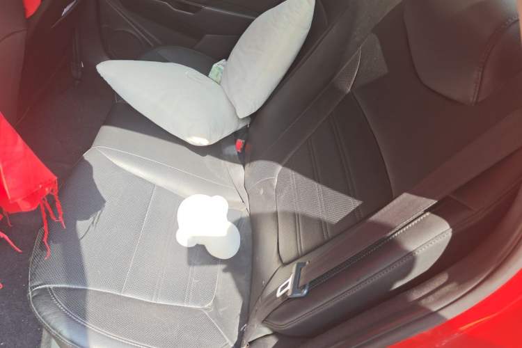 Used Kia K2 2015 Sedan 1.6L Automatic Transmission Premium Left Rear Seat