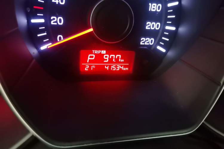 Used Kia K2 2015 Sedan 1.4L Automatic GLS Odometer Close Up