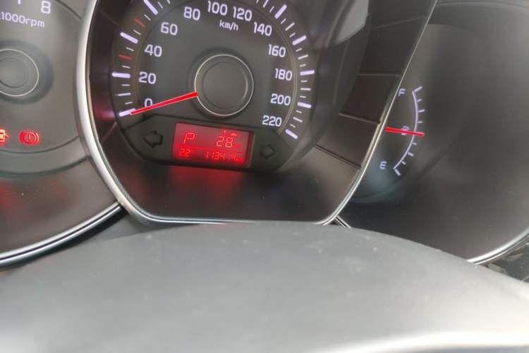 Used Kia K2 2015 Sedan 1.4L Automatic GLS Odometer Close Up
