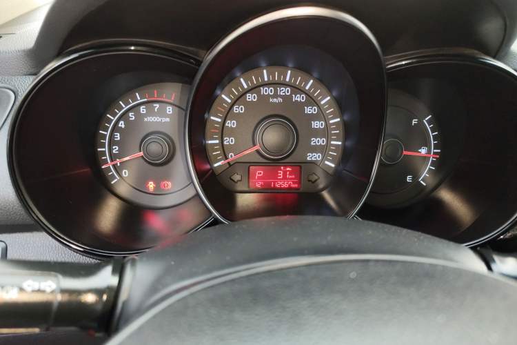 Used Kia K2 2015 Sedan 1.4L Automatic GLS Odometer Close Up