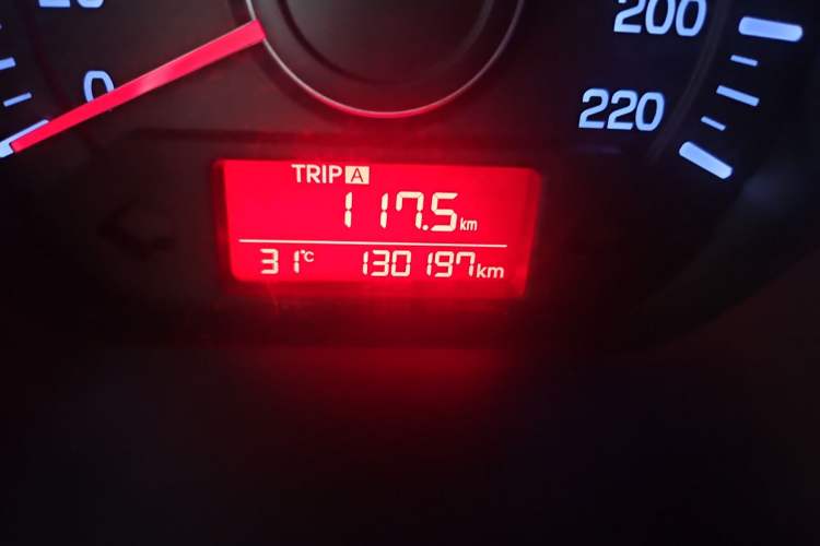 Used Kia K2 2015 Sedan 1.4L MT TOP Odometer Close Up