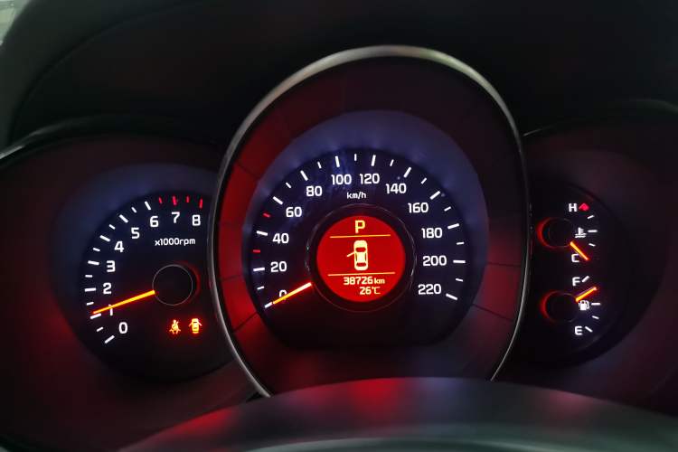 Used Kia K2 2015 Sedan 1.6L Automatic Transmission Premium Odometer Close Up