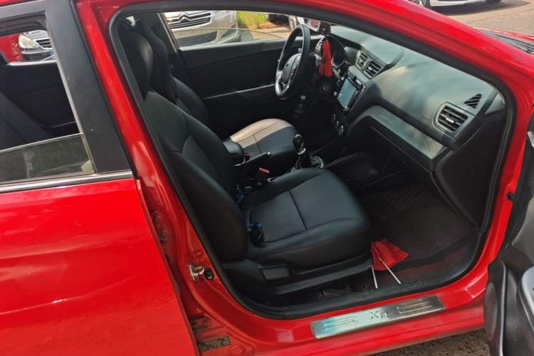 Used Kia K2 2015 Sedan 1.4L MT GLS Right Front Seat