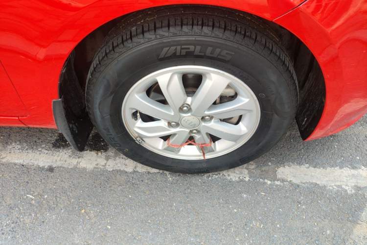 Used Kia K2 2015 Sedan 1.4L Automatic GLS Right Front Wheel Hub