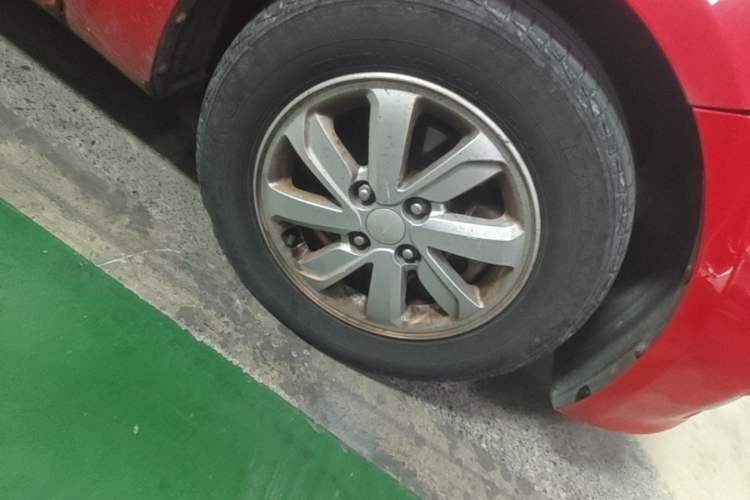 Used Kia K2 2015 Sedan 1.4L Automatic GLS Right Front Wheel Hub