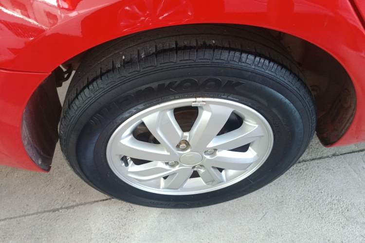 Used Kia K2 2015 Sedan 1.4L Automatic GLS Right Rear Wheel Hub