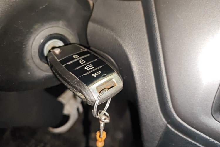 Used Kia K2 2015 Sedan 1.4L MT GLS Vehicle Key