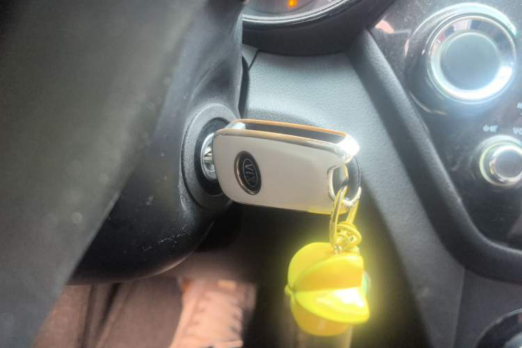 Used Kia K2 2015 Hatchback 1.4L AT GLS Cool Edition Vehicle Key