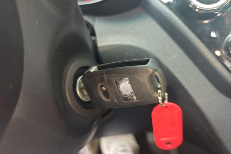 Used Kia K2 2015 Sedan 1.4L MT GLS Vehicle Key