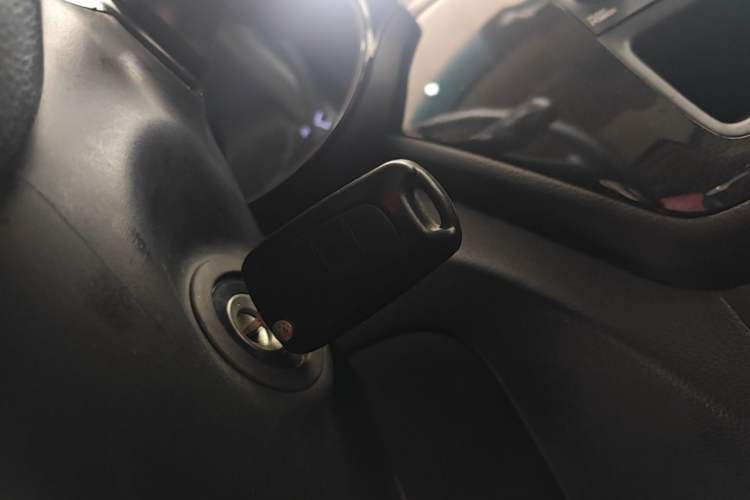 Used Kia K2 2015 Hatchback 1.4L AT GLS Cool Edition Vehicle Key