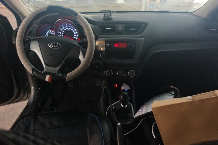 Used Kia K2 2015 Sedan 1.4L MT GLS Center Console