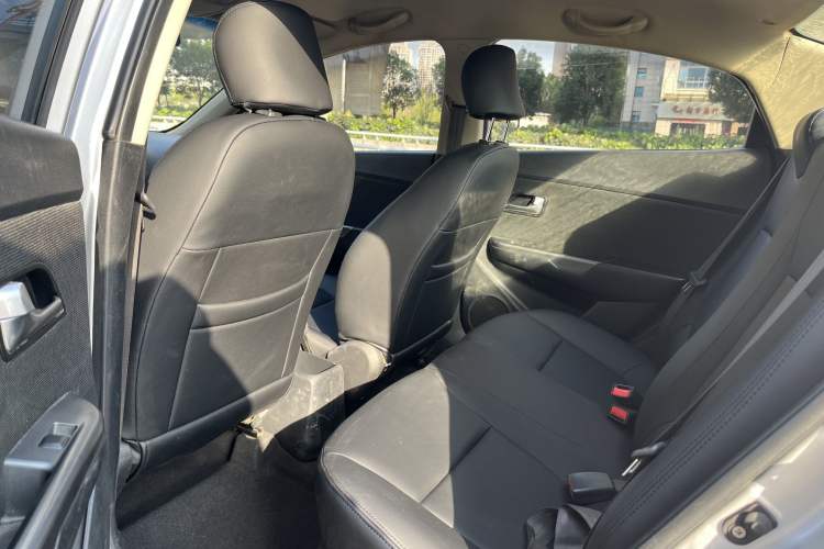 Used Kia K2 2015 Sedan 1.4L MT GLS Exterior 12