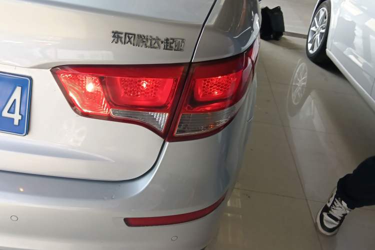Used Kia K2 2015 Sedan 1.4L MT GLS Exterior 6