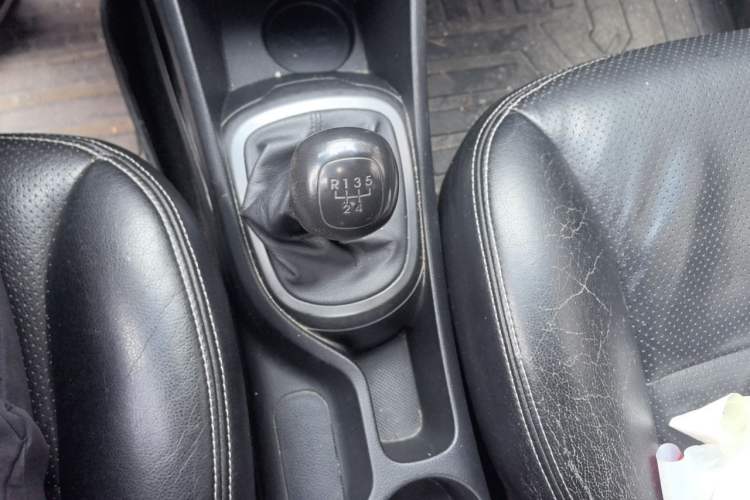 Used Kia K2 2015 Sedan 1.4L MT GLS Gear Lever