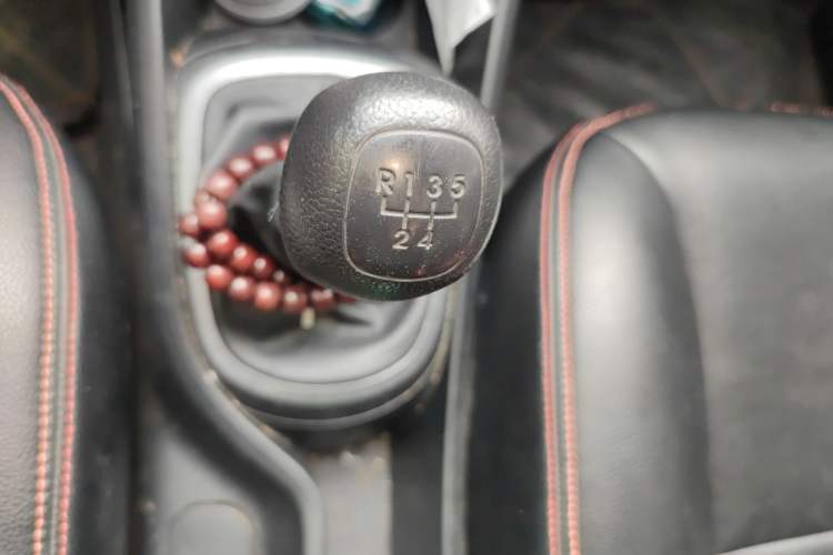 Used Kia K2 2015 Sedan 1.4L MT GLS Gear Lever