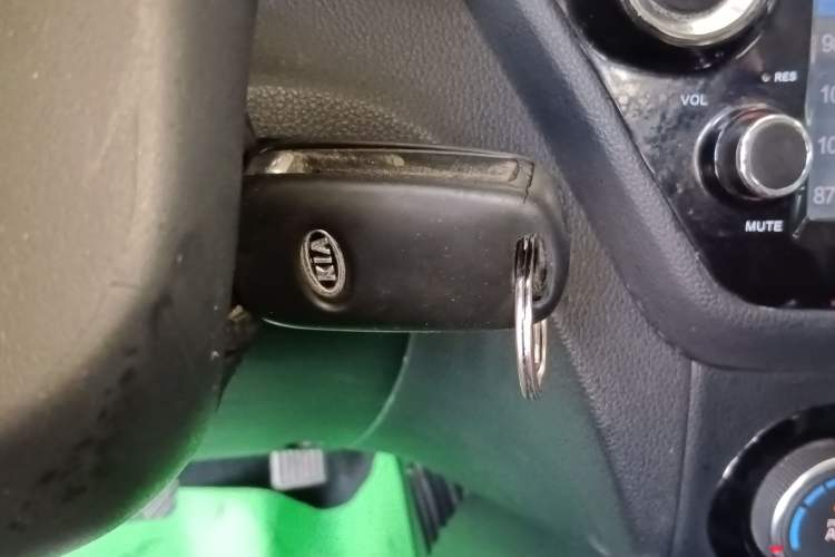 Used Kia K2 2015 Sedan 1.4L MT GLS Interior 1