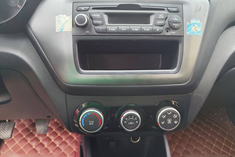 Used Kia K2 2015 Sedan 1.4L MT GLS Interior 3