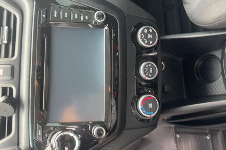 Used Kia K2 2015 Sedan 1.4L MT GLS Interior 4