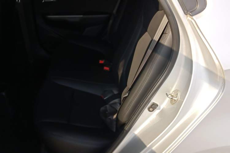 Used Kia K2 2015 Sedan 1.4L MT GLS Interior 4