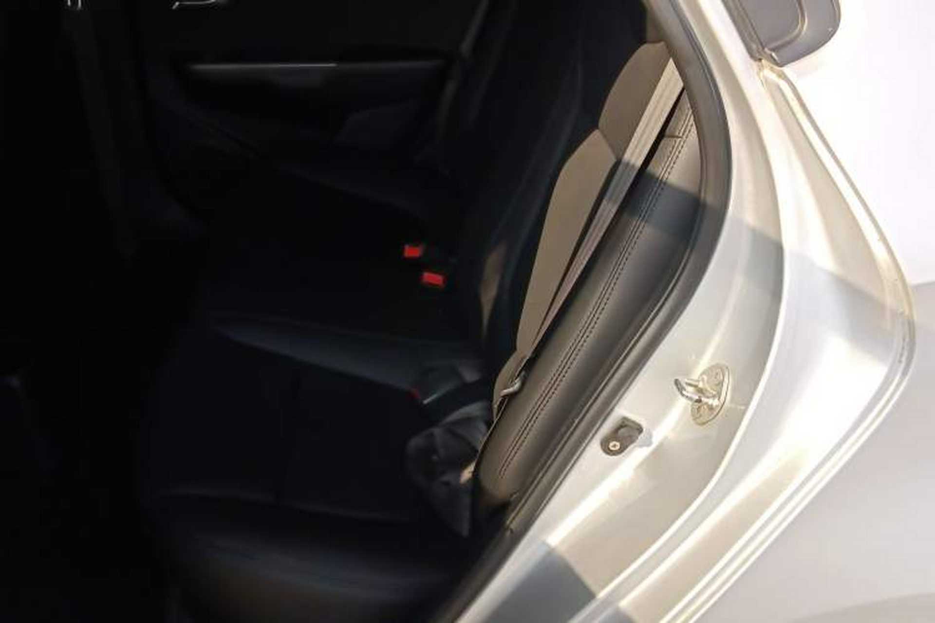 Used Kia K2 2015 Sedan 1.4L MT GLS Interior 4