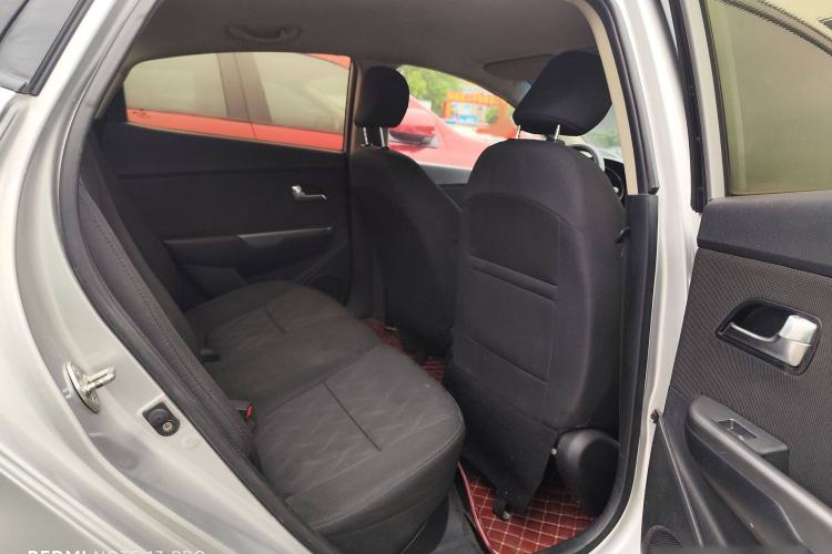 Used Kia K2 2015 Sedan 1.4L MT GLS Interior 8