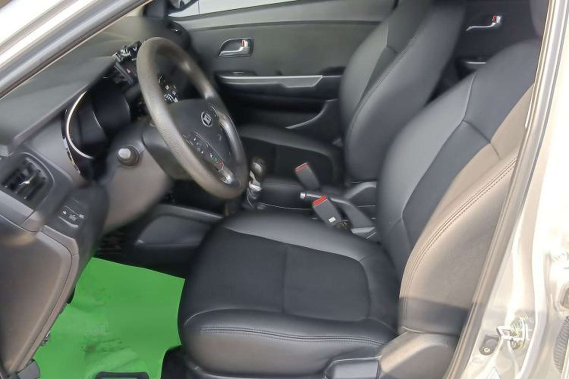 Used Kia K2 2015 Sedan 1.4L MT GLS Left Front Seat