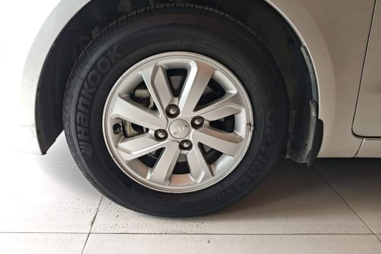 Used Kia K2 2015 Sedan 1.4L MT GLS Left Front Wheel Hub