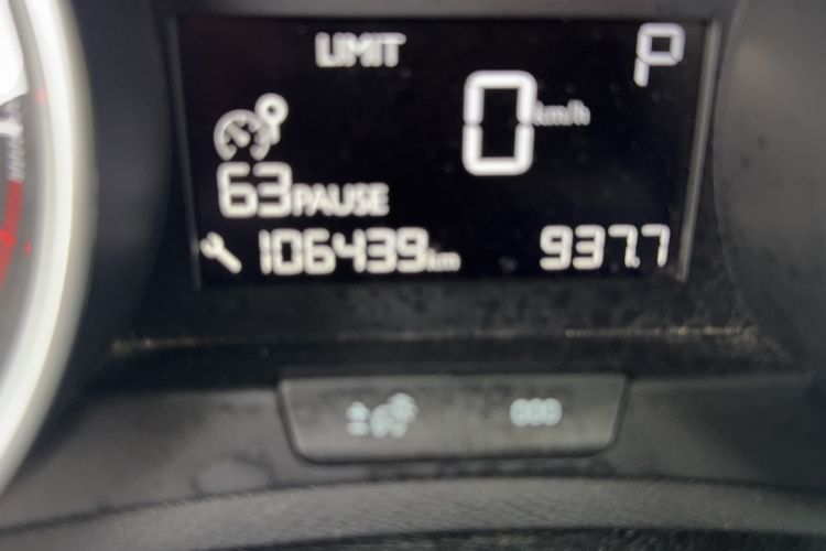 Used Kia K2 2015 Sedan 1.4L MT GLS Odometer Close Up