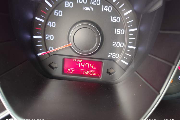 Used Kia K2 2015 Sedan 1.4L MT GLS Odometer Close Up