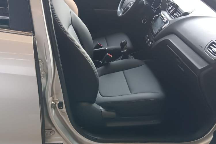 Used Kia K2 2015 Sedan 1.4L MT GLS Right Front Seat