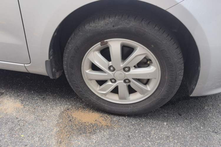 Used Kia K2 2015 Sedan 1.4L MT GLS Right Front Wheel Hub