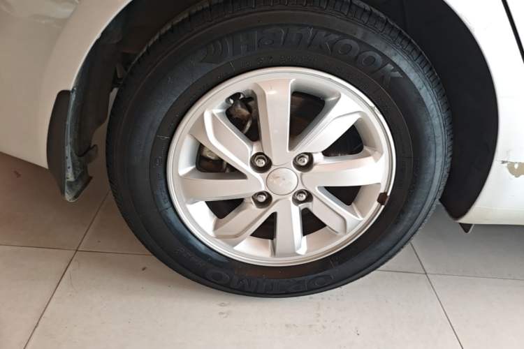 Used Kia K2 2015 Sedan 1.4L MT GLS Right Rear Wheel Hub