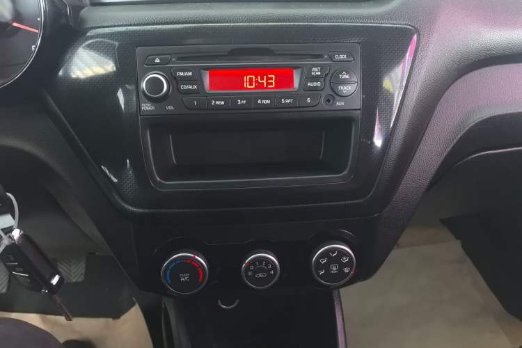 Used Kia K2 2015 Hatchback 1.4L MT GLS Cool Edition Audio And AC Panel