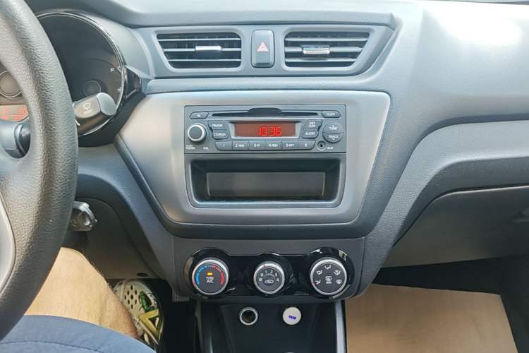 Used Kia K2 2015 Sedan 1.4L Automatic GLS Audio And AC Panel