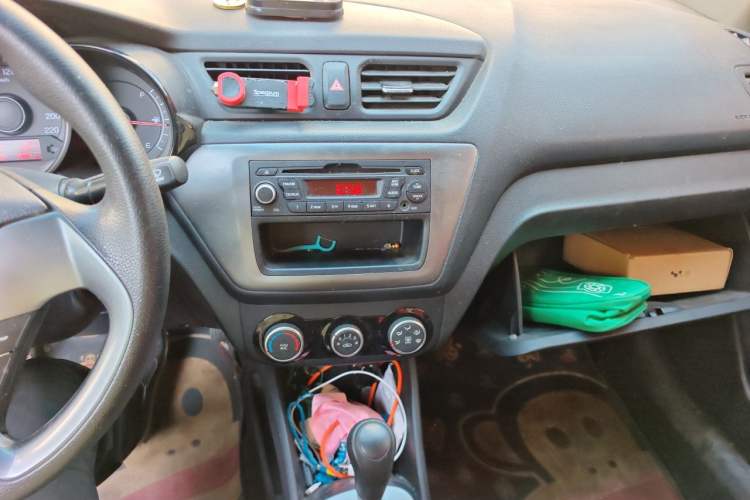 Used Kia K2 2015 Sedan 1.4L Automatic GLS Audio And AC Panel