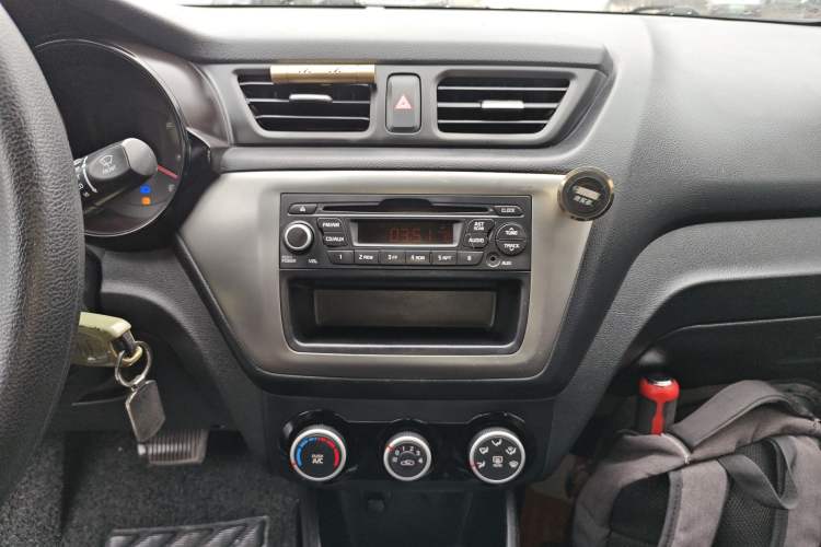 Used Kia K2 2015 Sedan 1.4L Automatic GLS Audio And AC Panel
