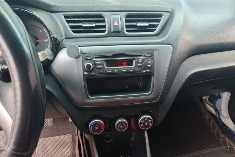 Used Kia K2 2015 Sedan 1.4L MT GLS Audio And AC Panel