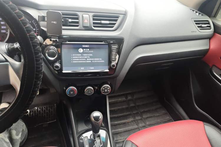 Used Kia K2 2015 Hatchback 1.4L AT GLS Cool Edition Audio And AC Panel