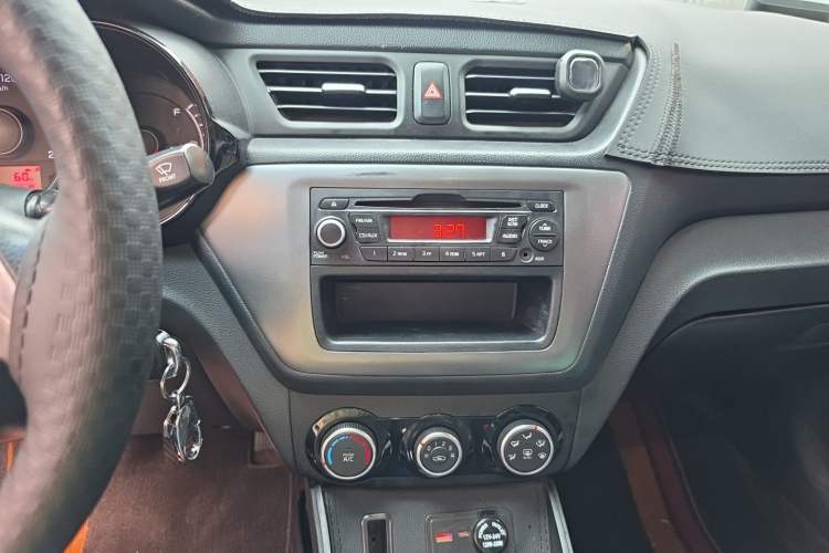 Used Kia K2 2015 Sedan 1.4L MT GLS Audio And AC Panel