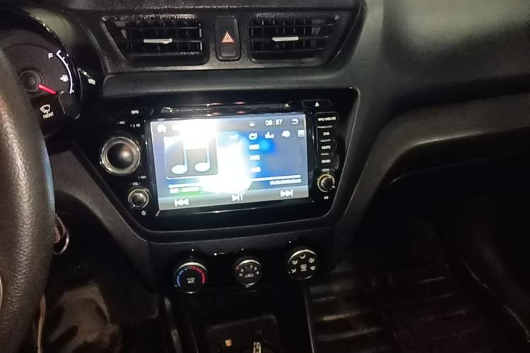 Used Kia K2 2015 Sedan 1.4L MT GLS Audio And AC Panel