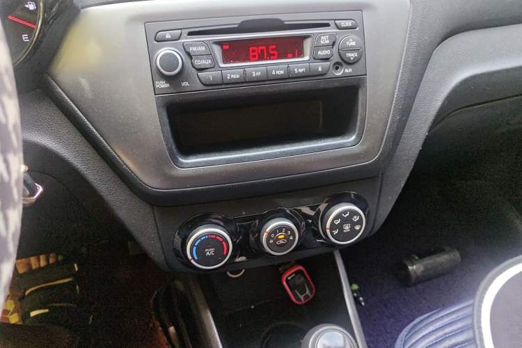 Used Kia K2 2015 Sedan 1.4L Automatic GLS Audio And AC Panel
