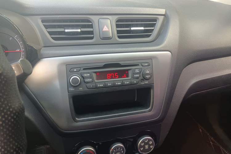 Used Kia K2 2015 Sedan 1.4L Automatic GLS Audio And AC Panel