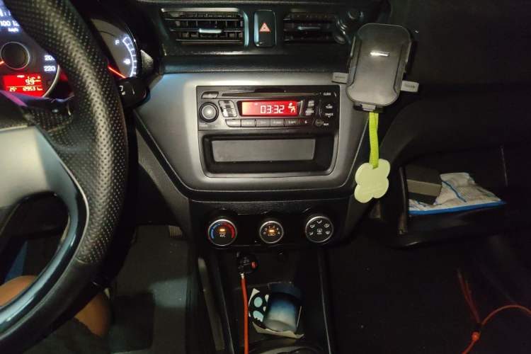 Used Kia K2 2015 Sedan 1.4L MT GLS Audio And AC Panel