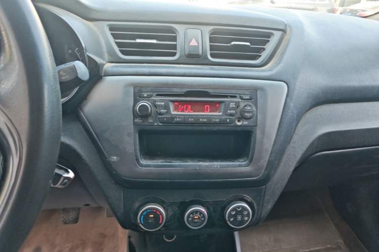 Used Kia K2 2015 Sedan 1.4L MT GLS Audio And AC Panel