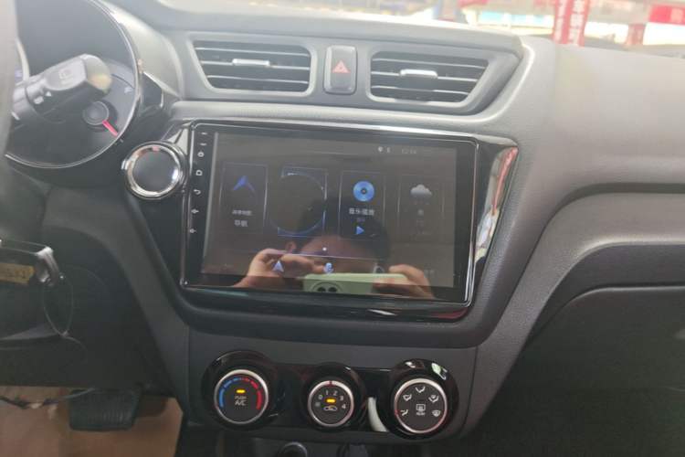 Used Kia K2 2015 Hatchback 1.4L AT GLS Cool Edition Audio And AC Panel
