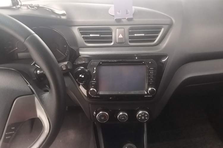 Used Kia K2 2015 Hatchback 1.4L AT GLS Cool Edition Audio And AC Panel