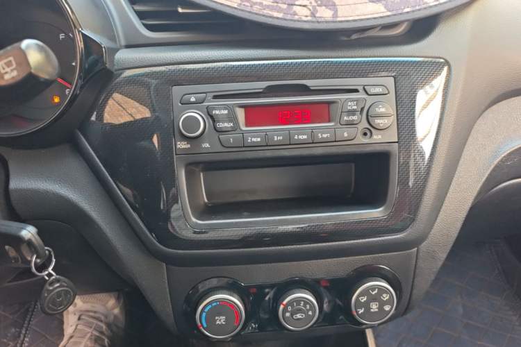Used Kia K2 2015 Hatchback 1.4L AT GLS Cool Edition Audio And AC Panel